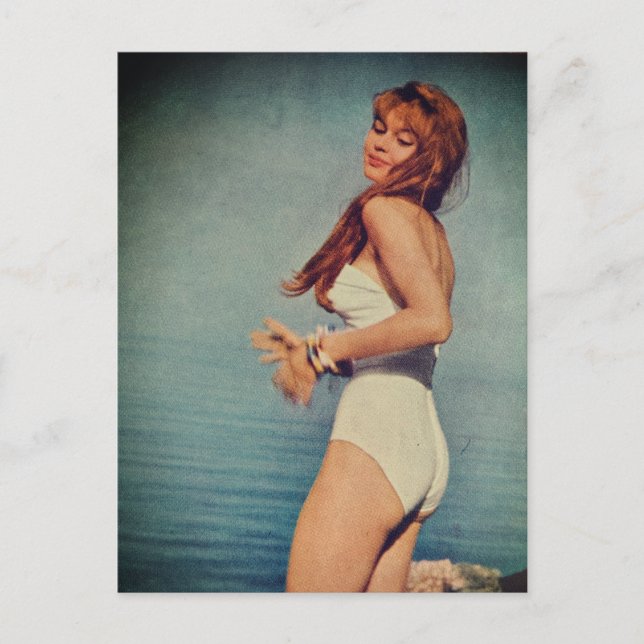 Carte Postale Woman in White Swimsuit on the beach in 1957  (Devant)