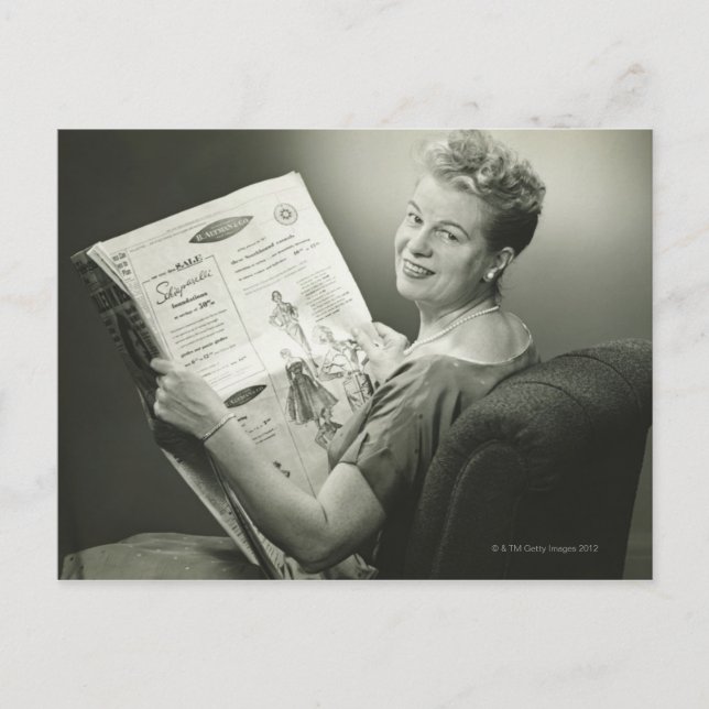 Carte Postale Woman Sitting in chaise (Devant)