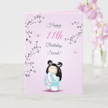 Carte Poupée Cherry Blossom Kokeshi | Filles Anniversair<br><div class="desc">Une jolie poupée kokeshi dans un kimono rose turquoise et poussiéreux sous un cerisier rose pâle. Avec un texte d'anniversaire personnalisé dans une police élégante. Les poupées japonaises sont mignonnes et une source de joie pour les filles. Les poupées kokeshi dans un arrière - plan turquoise et entourées de fleurs...</div>