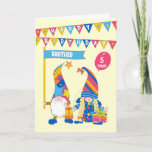 Carte Pour Brother Custom Age Birthday Fun Gnomes Card<br><div class="desc">Une carte d'anniversaire amusante pour un frère que vous pouvez customiser avec son âge. La couverture frontale a deux mignons gnomes, l'un tenant une bannière qui dit, 'FRÈRE' et l'autre tient un ballon rouge où vous pouvez ajouter l'âge de votre frère. Les gnomes sont basés sur la "tomte" du folklore...</div>