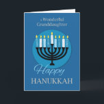 Carte Pour la petite-fille Hanoukka Menorah sur le bleu<br><div class="desc">Cette carte est spécialement faite pour votre petite-fille afin que vous puissiez la saluer quand les vacances Hanoukka arrivent enfin. Dès maintenant,  vous devriez commander votre copie de cette carte pour la remettre.</div>