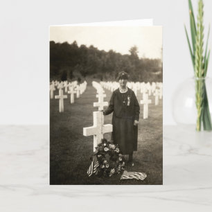 Carte Première Guerre mondiale Mère américaine à sa tomb