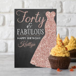Carte Quarante et fabuleux 40e anniversaire<br><div class="desc">Envoyez un message d'anniversaire personnalisé avec cette élégante robe de parties scintillant en or rose quarante et fabuleuse carte d'anniversaire 40e. Le nom sur le devant peut facilement être personnalisé pour cette personne spéciale et le message à l'intérieur de la carte peut également être personnalisé.</div>