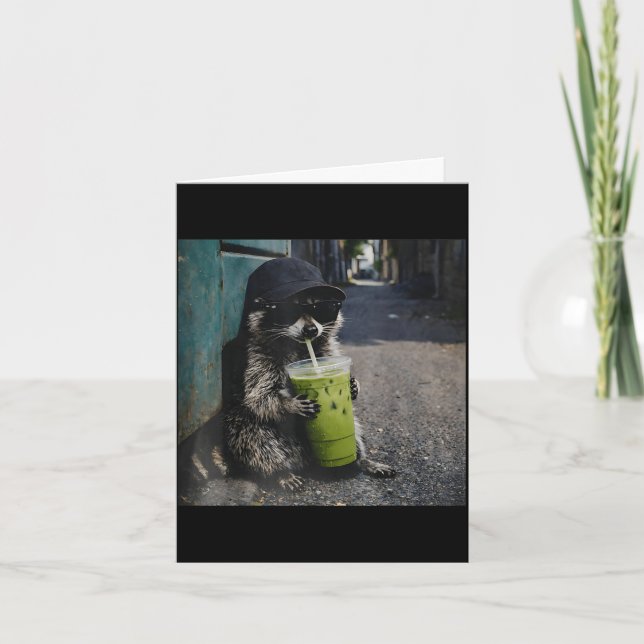 Carte Raccoon drinking matcha latte funny animal meme me (Devant)