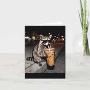 Carte Raton laveur buvant un café glacé mème animal drôl