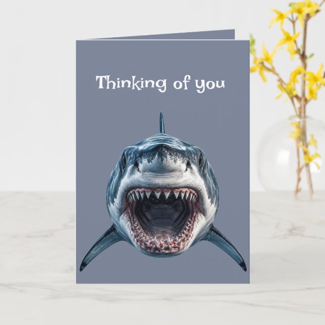 Carte Requin de blague drôle australienne qui pense à vo (Fleur jaune)