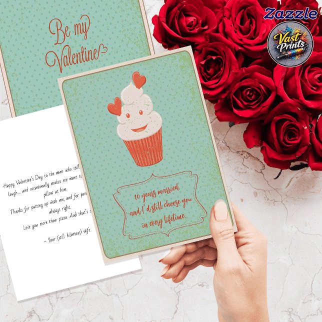 Carte Rétro Mignon Gâteau Fun Mari Saint Valentin (Retro Cute Cupcake Funny Husband Valentine's Day Card)