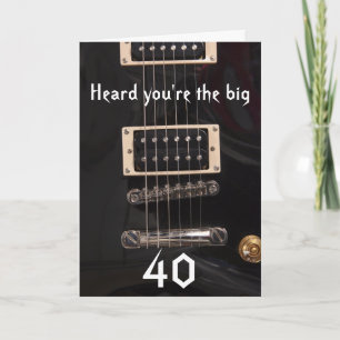 Carte Roche sur le type au-dessus de la guitare