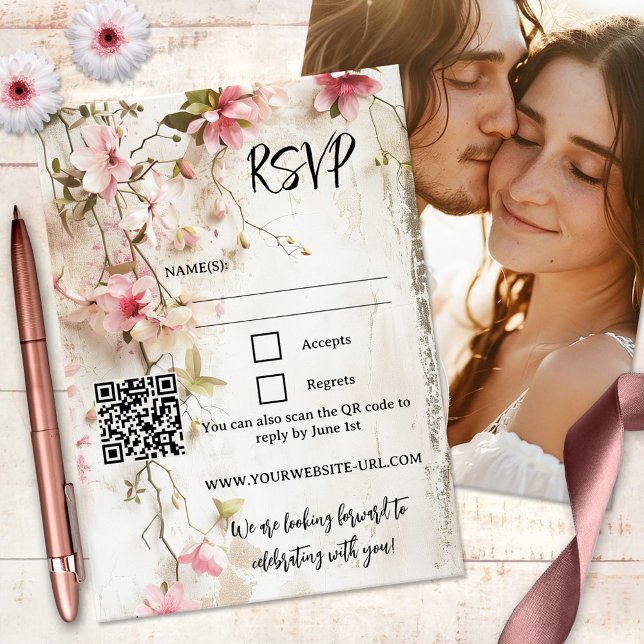 Carte RSVP Boho Chic Rustic Rose (Boho chic RSVP card featuring watercolor pink flowers on a rustic background, with QR code)