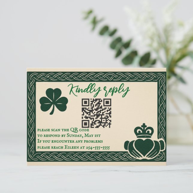 Carte RSVP de mariage de code QR irlandais Serenit (Debout devant)