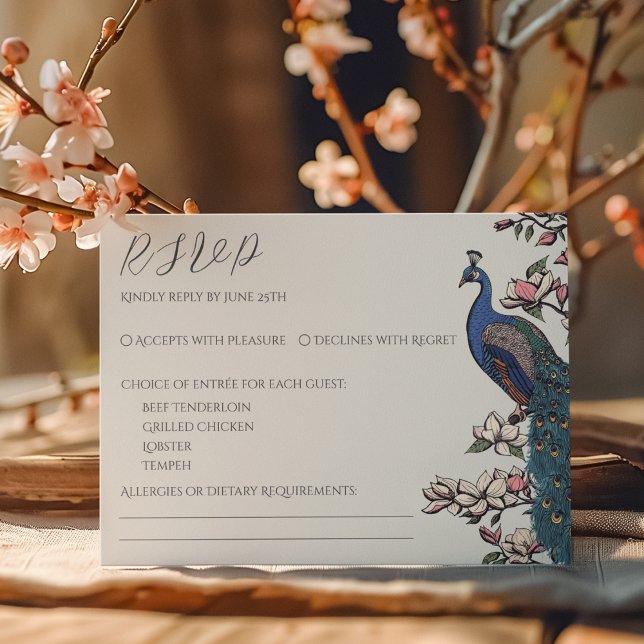 Carte RSVP Iivoire simple (Elegant Ivory RSVP Card. Hand Drawn Illustration of Peafowl Peacock on Magnolia Tree Branch in Bloom)