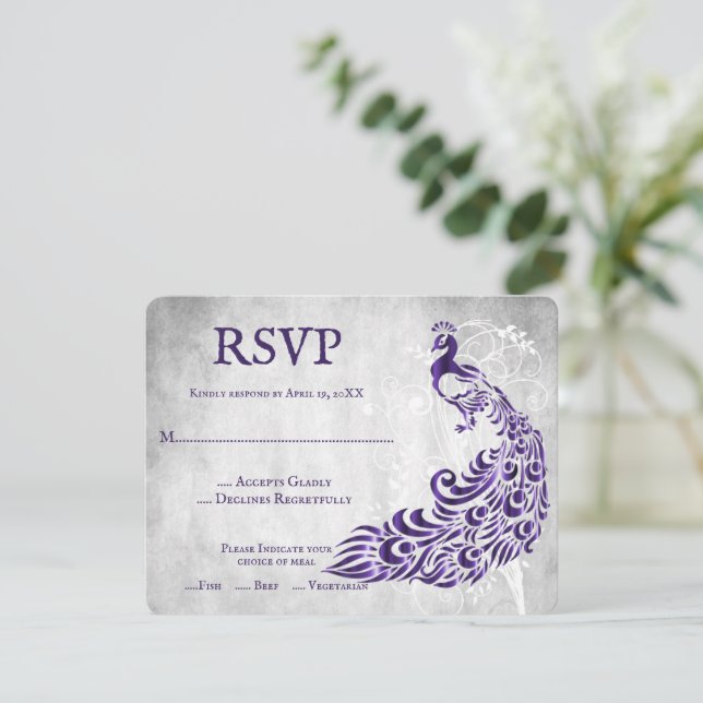 Carte RSVP Mariage Vin Peacock Violet (Debout devant)