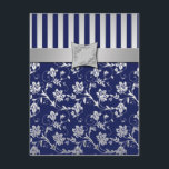 Carte RSVP Marine et Silver Floral Vine<br><div class="desc">Cette carte RSVP correspond à l'invitation ci-dessous. Si vous avez besoin d'autres éléments dans ce design, tels que les cartes Save the Date, programmes de mariage, cartes photos, cartes de table, cartes de réception, album de mariage, etc, s'il vous plaît envoyez-moi avec votre demande. Les éléments correspondants existants sont présentés...</div>