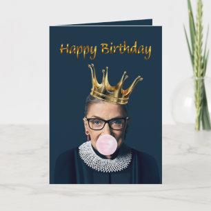 Carte Ruth Bader Ginsburg soufflant du bubble gum rose