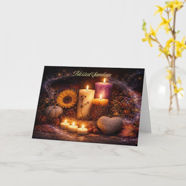 Carte Salutations de Samhain avec bougies herbes cœur (Fleur jaune)