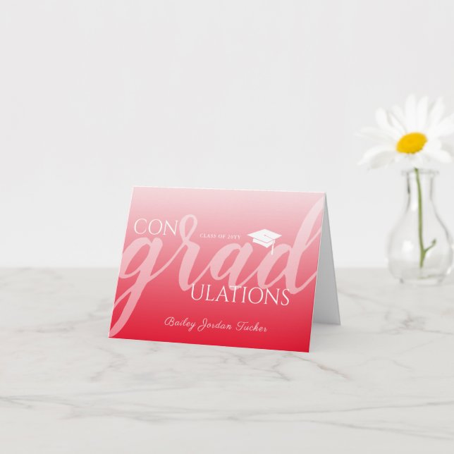 Carte Script moderne Red Graduation Félicitations (Petite plante)