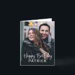 Carte Script moderne simple et photo | Joyeux anniversai<br><div class="desc">Cette carte d'anniversaire simple et élégante pour un adulte,  un adolescent ou un enfant présente votre photo personnelle,  avec un script blanc et moderne écrit à la main qui dit "Joyeux anniversaire."</div>