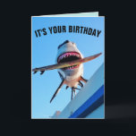 CARTE SHARK BIRTHDAY FUNNY KILLER SHARK GREETING CARD<br><div class="desc">C'EST VOTRE CARTE DE REQUINS D'ANNIVERSAIRE. LITS INTÉRIEURS : PROFITEZ DE VOTRE GÂTEAU,  MAIS NE DÉCOUVREZ PAS PLUS QUE VOUS NE POUVEZ CHOISIR !</div>
