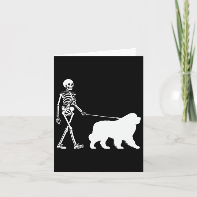 Carte Skeleton Marcher Un Chien De Terre-Neuve Halloween (Devant)