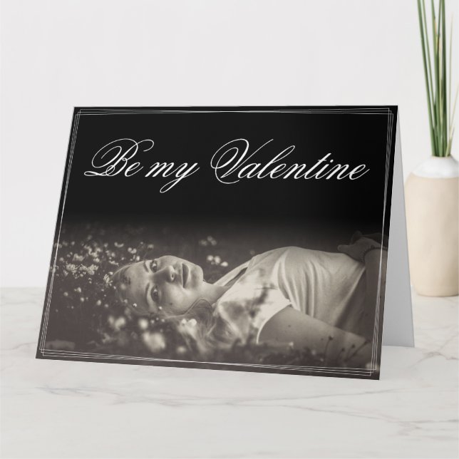 Carte Sois ma Saint-Valentin - jeune femme menteuse (Devant)