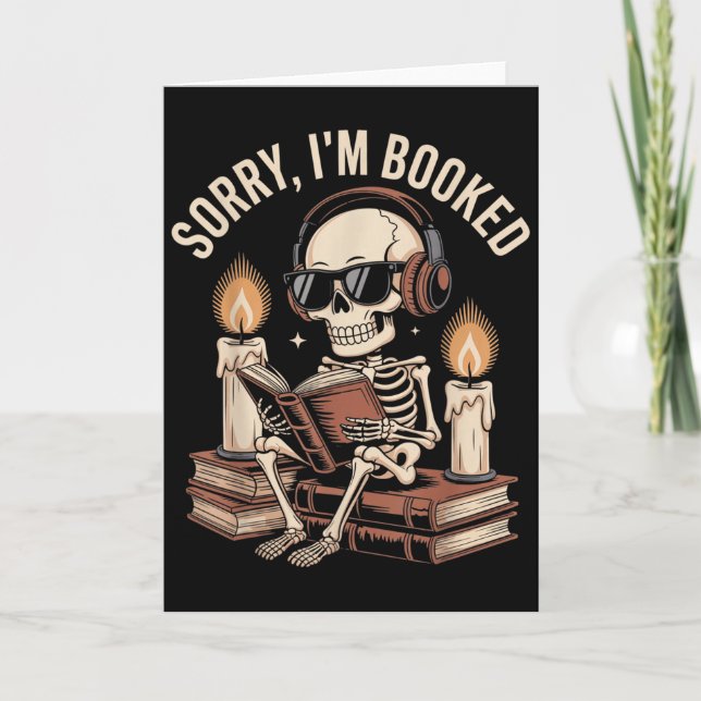 Carte Sorry Im Booked Funny Halloween Skeleton Reading  (Devant)