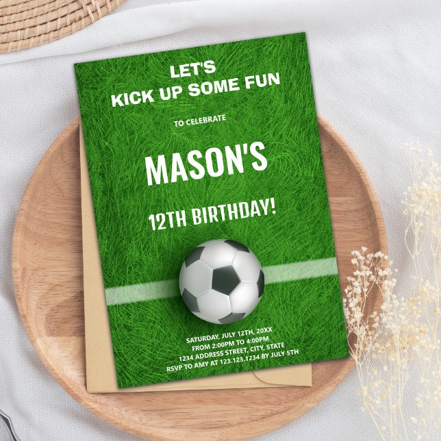 Carte Sport Boys avec Field & Ball (Green Soccer Birthday Invitations)
