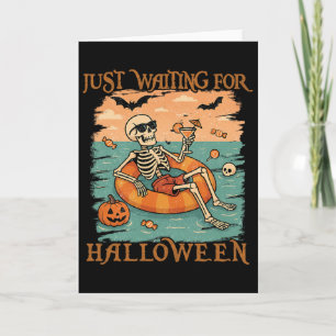 Carte Squelette drôle de Summerween flottant dans une dé
