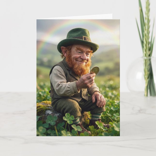 Carte St. Patrick's Day Leprechaun Admiring a Gold Coin (Devant)