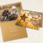 Carte Strand of Christmas Lights Photo Holiday<br><div class="desc">De belles cartes de voeux pliées pour les fêtes de fin d'année comprennent des brins de lumières des arbres de Noël,  une grande étoile rustique et un accueil sur le devant. Votre photo,  message personnalisé et noms sont à l'intérieur. PLUS de styles et de designs dans notre magasin.</div>