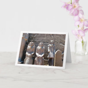 Carte Temple de Karnak, Statues sur la Chachette Court