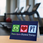 Carte Thérapie physique amour paix TP<br><div class="desc">Cette carte de physiothérapeute mignonne comporte un signe de paix,  un cœur et les lettres TP pour la thérapie physique. De grandes cartes de vacances ou de Noël pour un cabinet ou une entreprise de thérapie physique.</div>