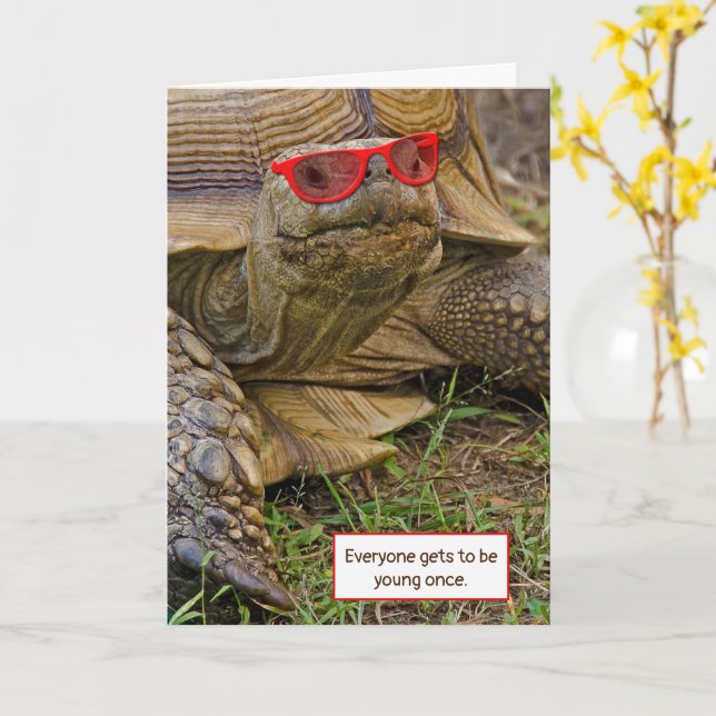 Carte Tortue Humour d'anniversaire en lunettes de soleil (Fleur jaune)