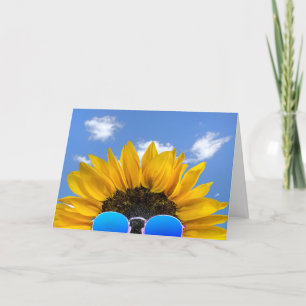 Carte Tournesol à demi-anniversaire portant des lunettes