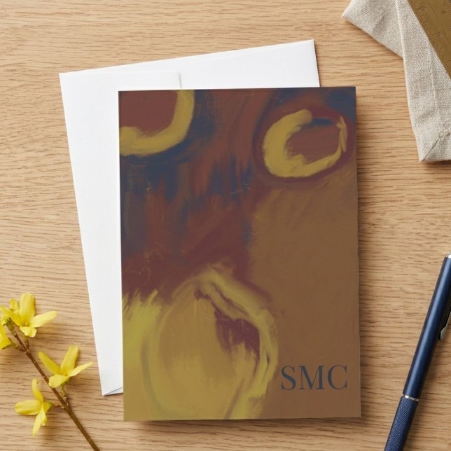 Carte Traits de pinceau bruns et dorés abstraits avec mo (This abstract brown and gold brushstrokes with monogram card is a lovely birthday card for a friend)