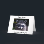 CARTE TWIN SISTER A MON COEUR / MEILLEURS SOUHAITS D'ANN<br><div class="desc">CE RACOON EST TELLEMENT PRÊT À DIRE "VOTRE JUMEAU" JEUX ANNIVERSAIRE DANS CETTE FAÇON DOUCE ET AIMABLE!</div>
