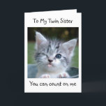 CARTE TWIN SISTER NE DIRA PAS VOTRE ANNIVERSAIRE PASSÉ<br><div class="desc">TWIN SISTER-NE VOUS DIRA PAS VOTRE ANNIVERSAIRE PASSÉ (STYLE DE CUISINE À REMOUS À HUMOUR DOUCE)</div>