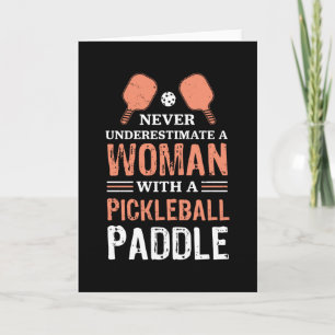 Carte Un cadeau pour une femme avec une raquette de Pick