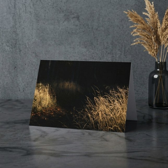 Carte Un chemin à travers une forêt d'herbe dorée au sol (Styled digital mockup for inspiration only)