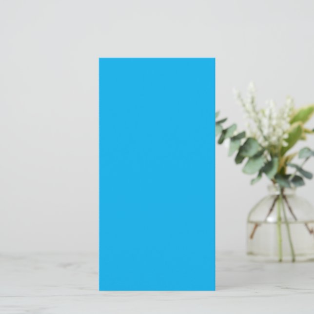 Carte Un fond bleu vif uni remplit  (Debout devant)