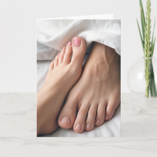 Carte Un homme anniversaire et les pieds d'une femme au  (Devant)