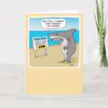 Carte Un requin drôle a besoin de café pour faire son tr<br><div class="desc">Voici une carte d'anniversaire hilarante avec un requin qui n'est pas dangereux tant que son café n'est pas consommé. Une belle carte pour n'importe quel fan de requin ou buveur de café ! Merci pour le choix de cette conception originale par © Chuck Ingwersen. Je suis un artiste indépendant, et...</div>