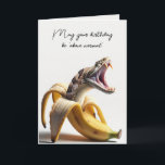 Carte Un serpent se morpher d'une banane<br><div class="desc">Une combinaison surréaliste d'une banane et d'un serpent à sonnette est décrite avec le serpent qui émerge du fruit pelé,  de la bouche ouverte et des crocs visibles. Tout le texte peut être modifié.</div>