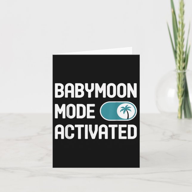 Carte Vacances de grossesse en tenue de voyage pour bébé (Devant)