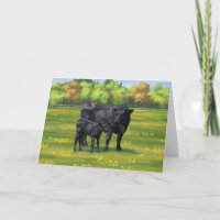 Vache d'Angus noir et veau mou en pâturage d'été