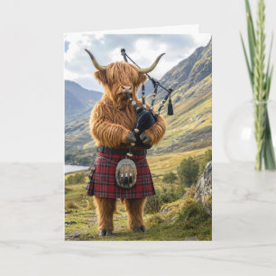 Carte Vache Highland jouant de la cornemuse pour son ann