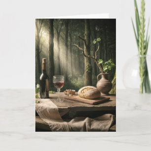 Carte Vin d'anniversaire et pain sur une table en forêt