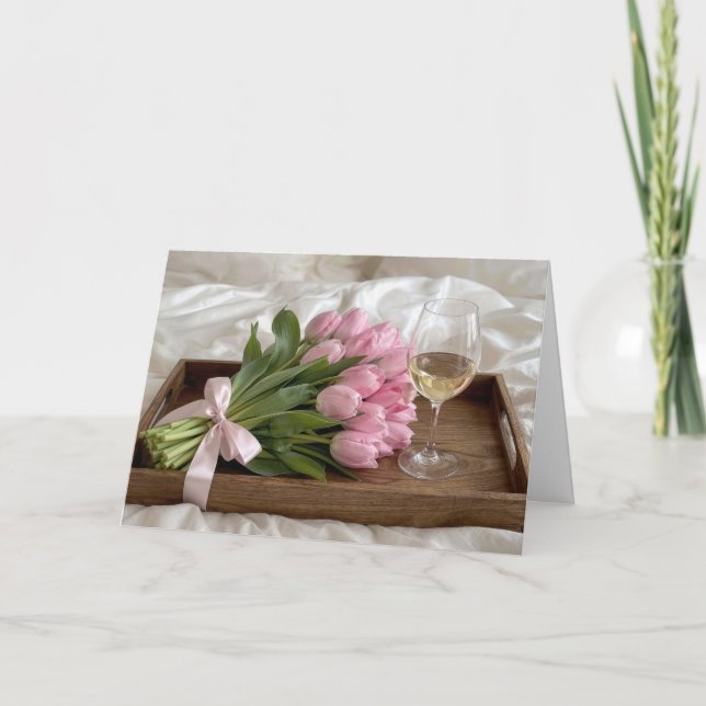 Carte Vin d'anniversaire et tulipes roses sur des draps  (Devant)