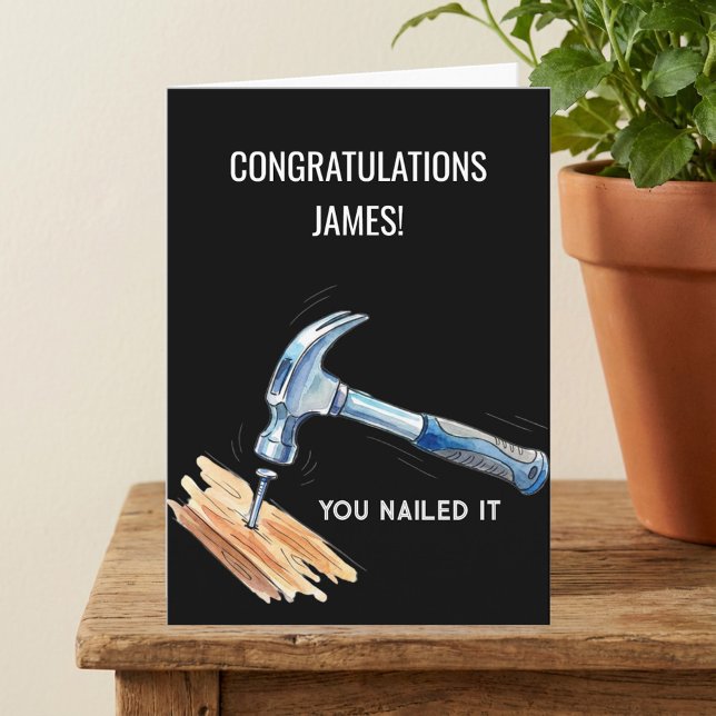 Carte Vous avez réussi drôle marteau clou félicitations (You Nailed It - Congratulations Card with Hammer and Nail)