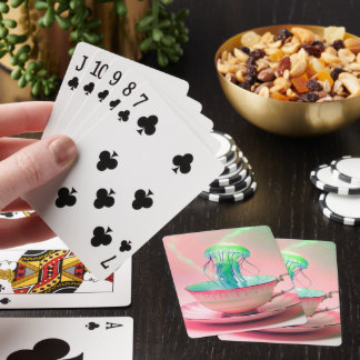 Cartes à jouer avec des méduses dans une tasse à t