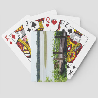 Cartes Carte de jeu sur la photo du dock sur le lac